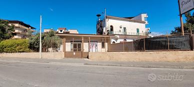 Locale commerciale via napoli/via vivani 400mq