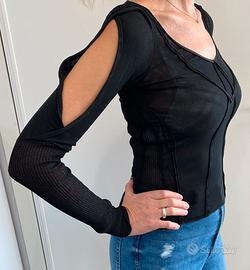 Blusa scollata nera