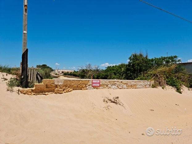 Tre fontane terreno fronte mare 