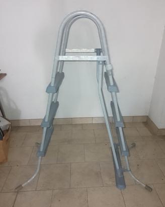 scaletta per piscina