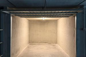 Garage Box auto 18 mq in centro Bordighera