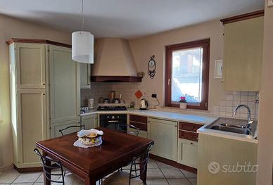 Cucina in frassino, buone condizioni.