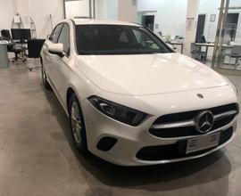 MERCEDES BENZ A 180D 7G-DCT STYLE
