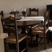 Tavolo in legno massello con 4 sedie