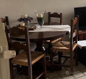 Tavolo in legno massello con 4 sedie