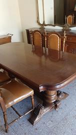 Tavolo sala da pranzo com sedie