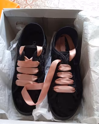 Sneakers in velluto nero OVS
