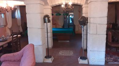 Elmi Scudi Letti ferro battuto Pistole antiche