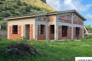 VILL. CARINI: VILLA BIFAMILIARE PER 2 FAMIGLIE
