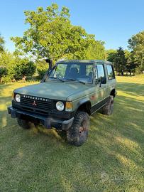 Mitsubishi Pajero L044