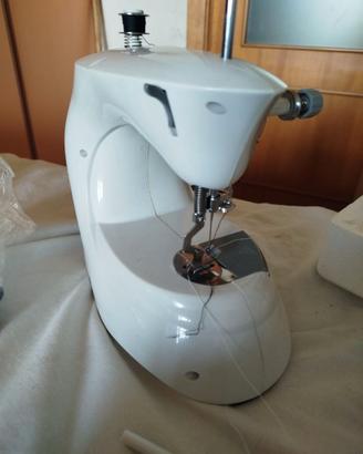 Mini Macchina da Cucire Portatile "3 in 1 Magic Se
