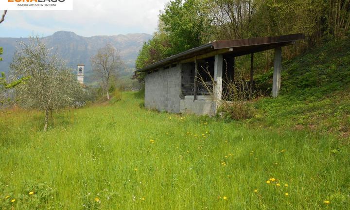 TERRENO CON RUSTICO - Sale Marasino