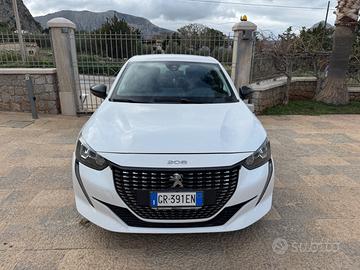 Peugeot 208 così come in foto