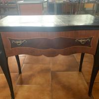 TAVOLINO CON CASSETTO