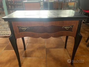 TAVOLINO CON CASSETTO