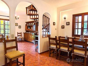VILLA A SCHIERA A FILETTINO
