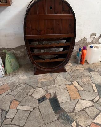 Cantinetta a botte di legno