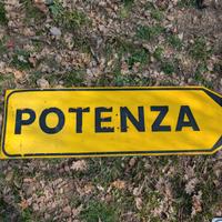 cartelli stradali fondo giallo