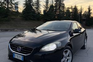 Volvo v40 d2