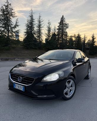 Volvo v40 d2