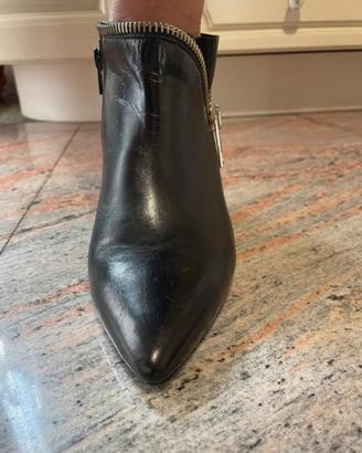 Stiletto nero Isabella Lorusso