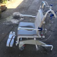 Sedia a rotelle per wc o bagno