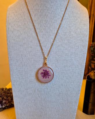 collana artigianale con fiore 