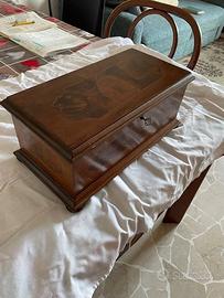 Portagioie  in legno con intarsi