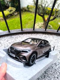 mercedes eqs 1/18 modellino 