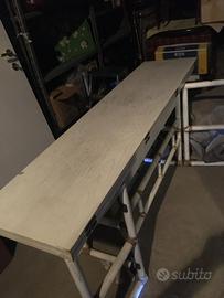 Tavolo bianco pieghevole