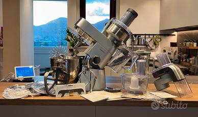 Kenwood Impastatrice Planetaria con accessori.