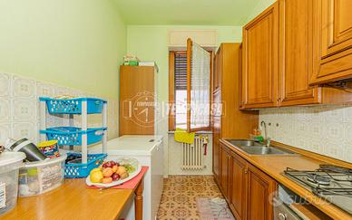 Bilocale con box in centro