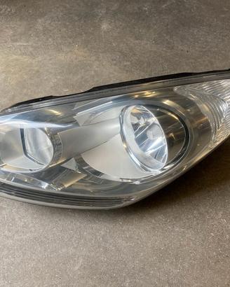 Faro anteriore SX Kia Venga del 2018 (92101-1P000)