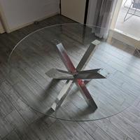 Tavolo rotondo in vetro con gambe cromate