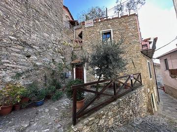 Rustico / Casale di 210 m² con più di 5 locali a C