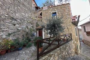 Rustico / Casale di 210 m² con più di 5 locali a C