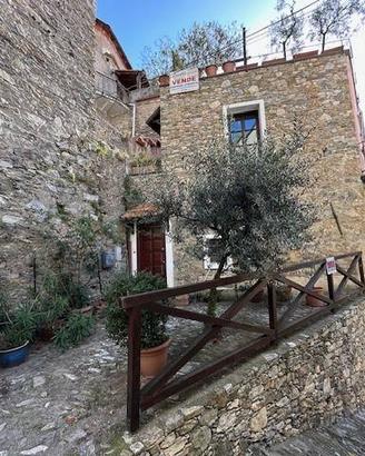 Rustico / Casale di 210 m² con più di 5 locali a C