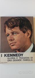 coppia di libri sulla famiglia Kennedy 