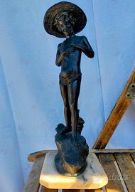 Statua di bronzo perfetta antica firmata.