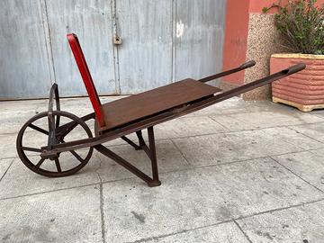 Carriola di ferro
