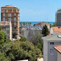 Guarda qui che meraviglia, passa in agenzia