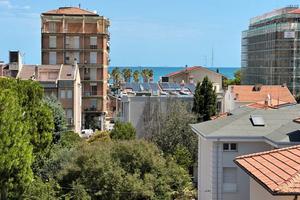 Guarda qui che meraviglia, passa in agenzia