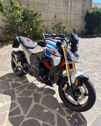 Bmw r1300r performance 2026