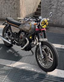 Moto guzzi v35c cafe racer
