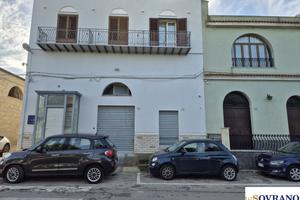 CARINI: AMPIO LOCALE CAT. C/1 MQ 400