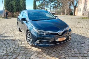 Toyota Auris 1.8 Hybrid Lounge – Top di Gamma