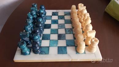 Scacchi e scacchiera in alabastro
