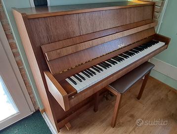 Pianoforte Petrof P100 in noce