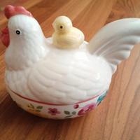Gallina in ceramica con pulcino – Contenitore deco
