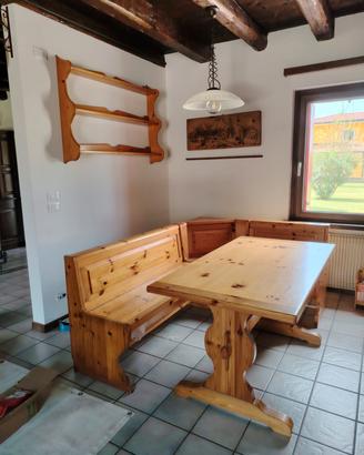 tavolo,panca,credenza